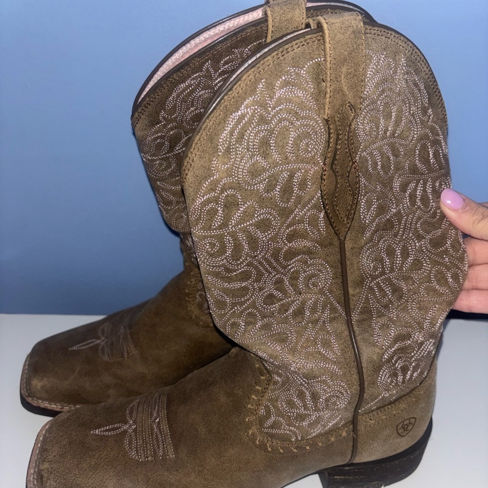Ariat Women's Tan Embroidered Heeled Boots